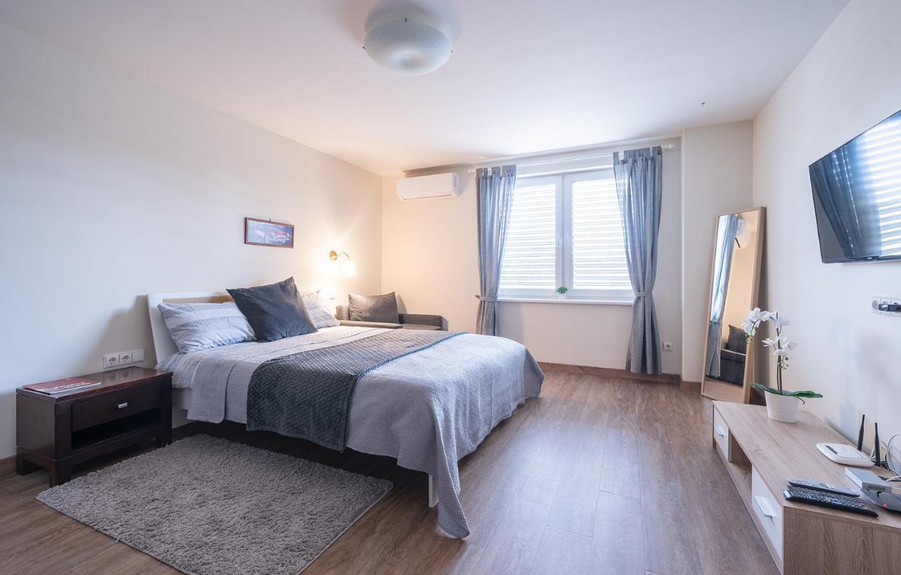 Gyneju Self Check-In Apartments Вильнюс Экстерьер фото